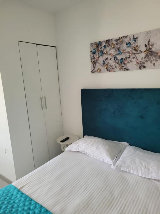 Zenlux Hotel Яш Екстериор снимка