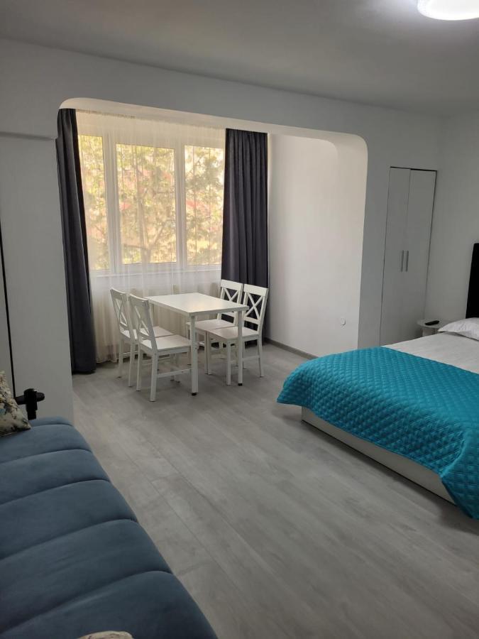 Zenlux Hotel Яш Екстериор снимка