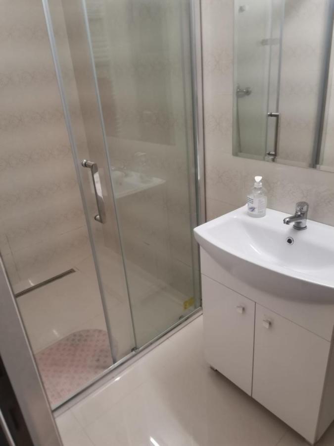 Zenlux Hotel Яш Екстериор снимка