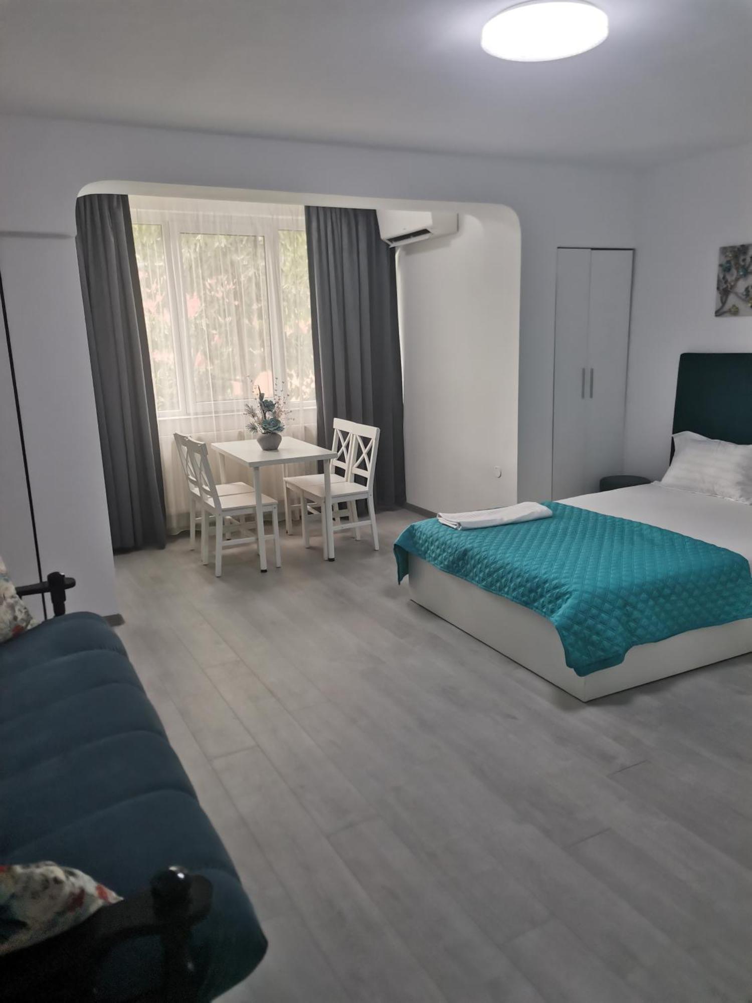 Zenlux Hotel Яш Екстериор снимка